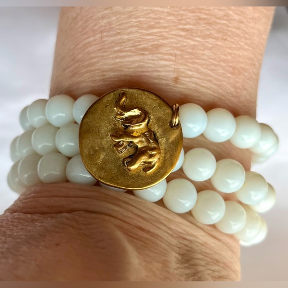 White bead 3 elastic bracelets NWOT- elephant luck pendant jewelry - Picture 2 of 12